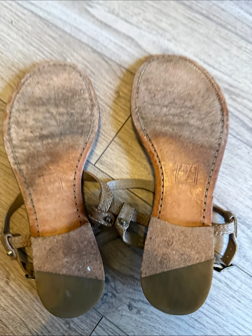 Frye leather Thong Sandals 10